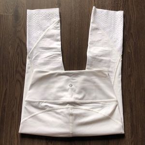 White lululemon crop leggings